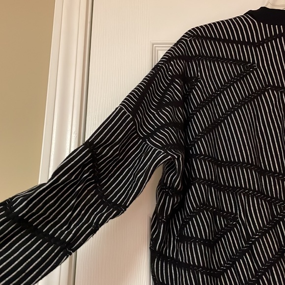 Josie Natori Oversized Sweater - Picture 4 of 4